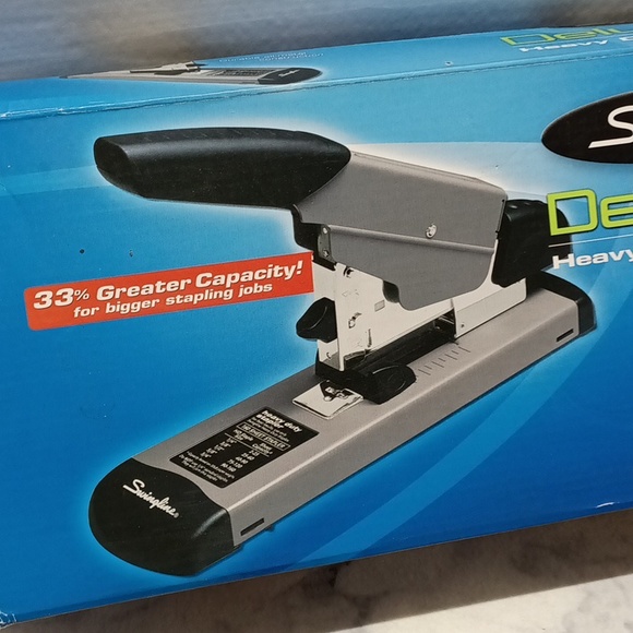 Swingline deluxe heavy duty stapler color gray new in the box - Picture 2 of 6